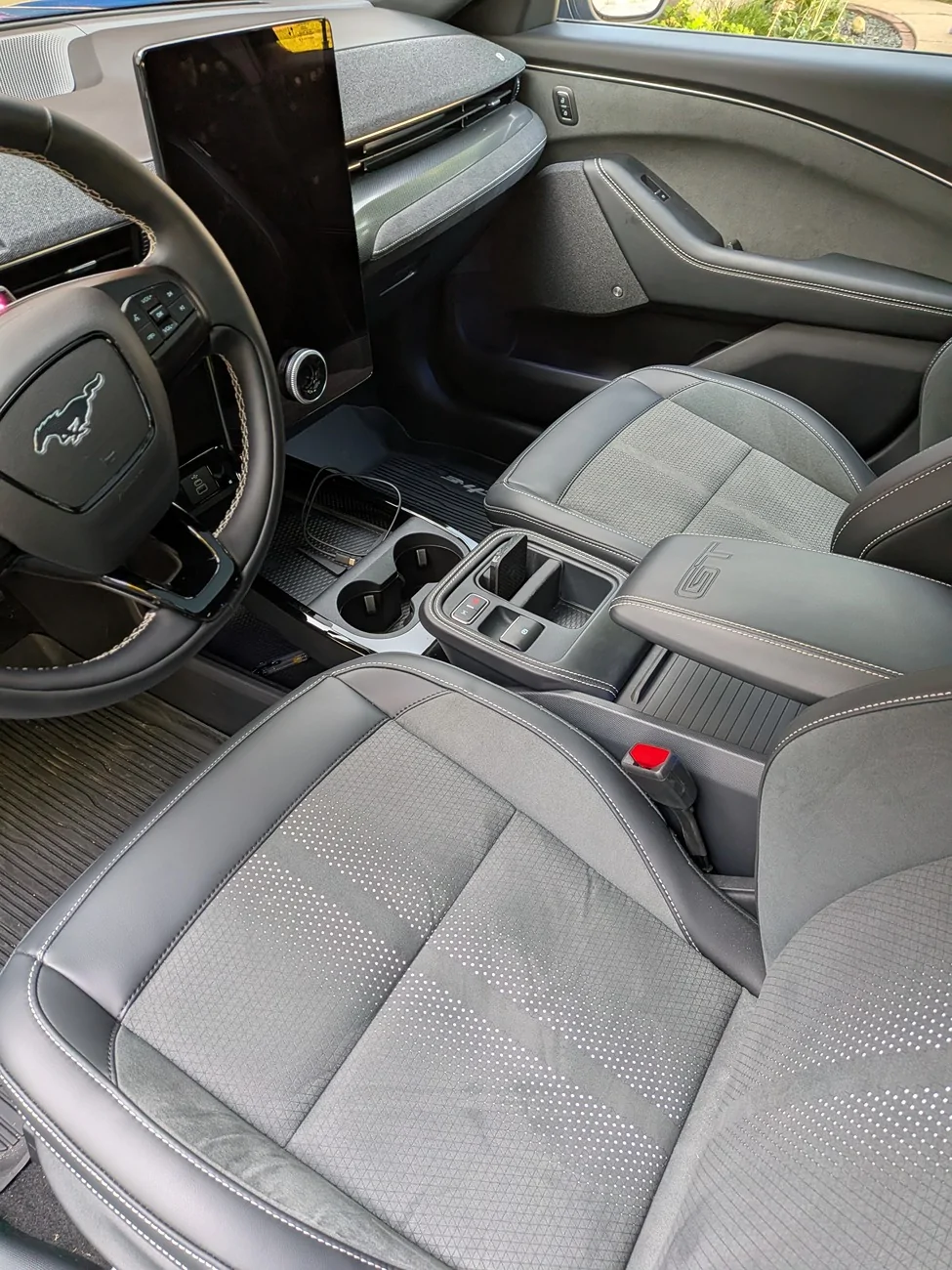 Ford Mustang Mach-E My wireless charging solution PXL_20260821_223605983