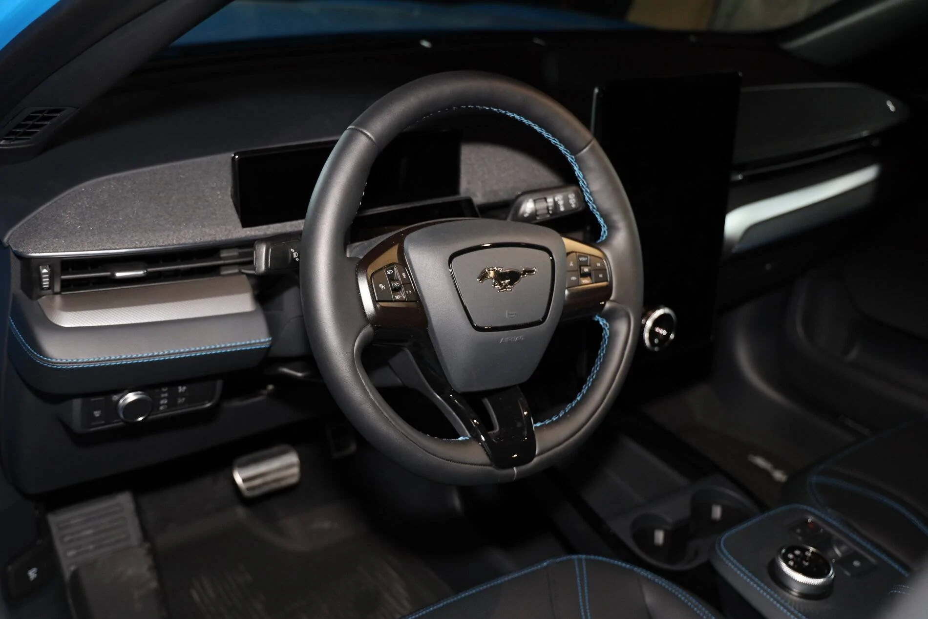 Ford Mustang Mach-E GRABBER BLUE Mach-E Photos 6Z5A0885