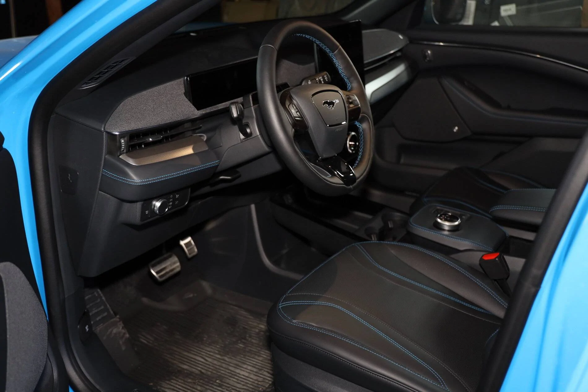 Ford Mustang Mach-E GRABBER BLUE Mach-E Photos 6Z5A0883