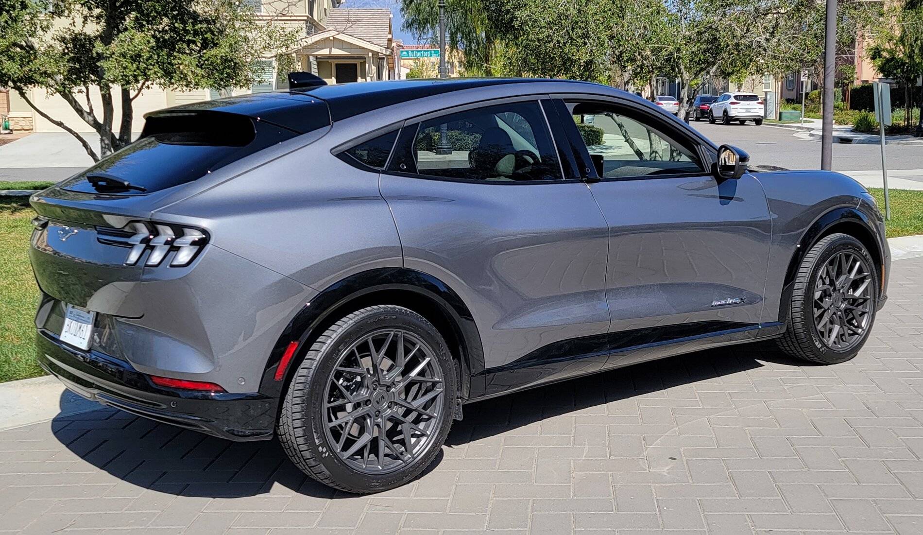Ford Mustang Mach-E CARBONIZED GRAY Mach-E Club 20210306_113110