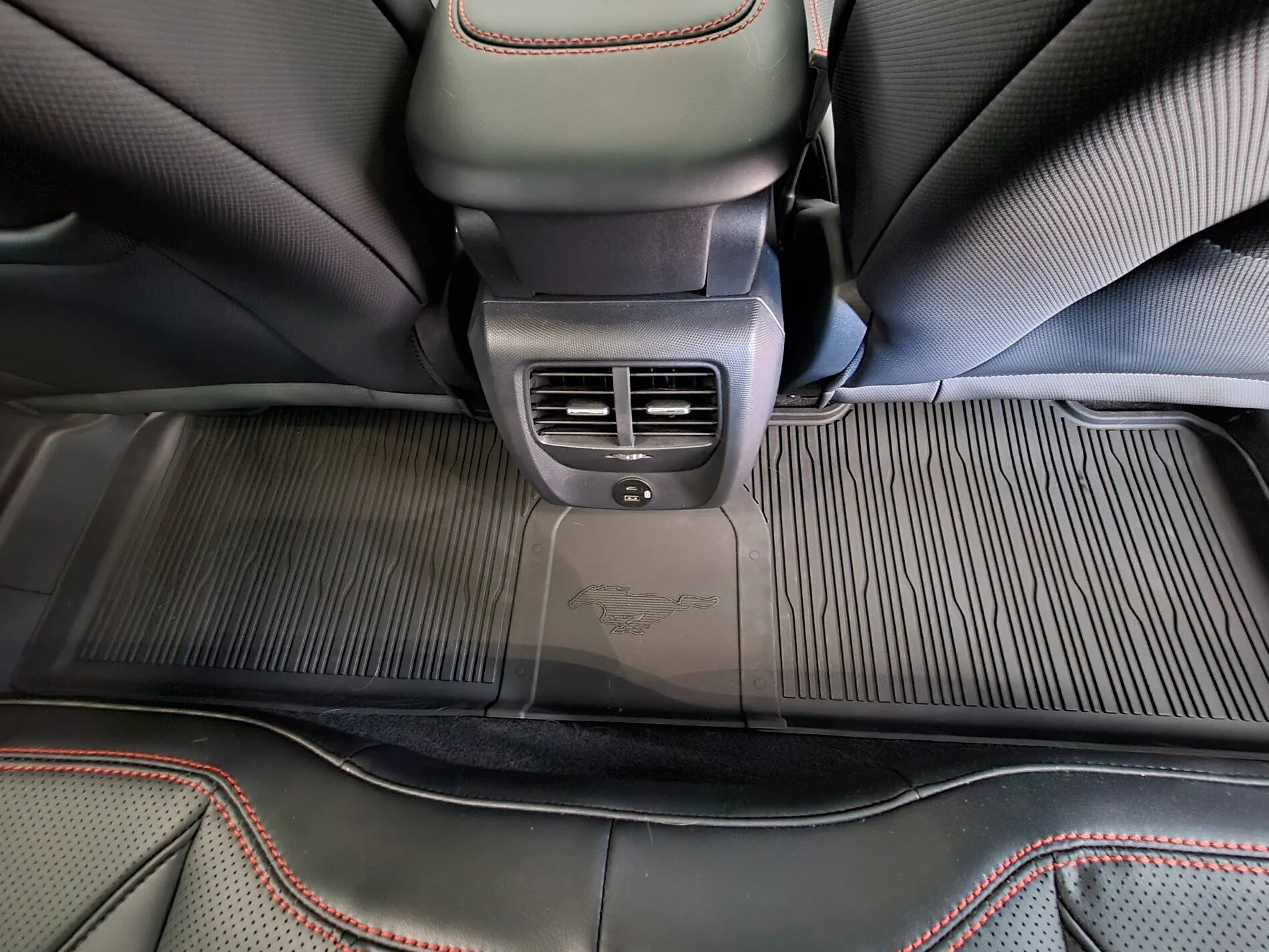 Ford Mustang Mach-E Good look at the floor mats / interior protection package 20210311_150623