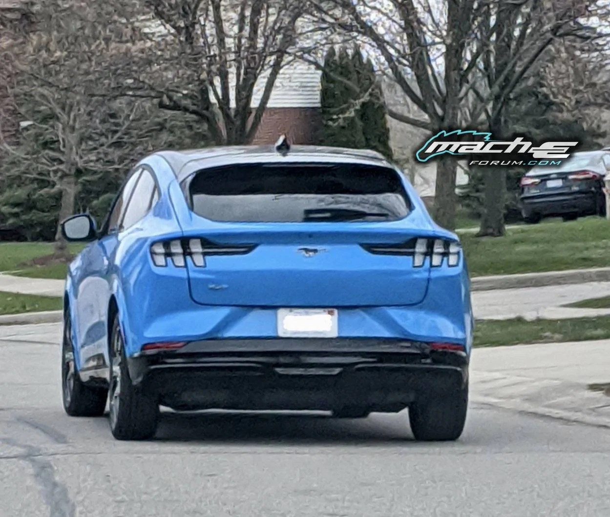 Ford Mustang Mach-E GRABBER BLUE Mach-E Photos grabberblue-mach-e-first-edition2