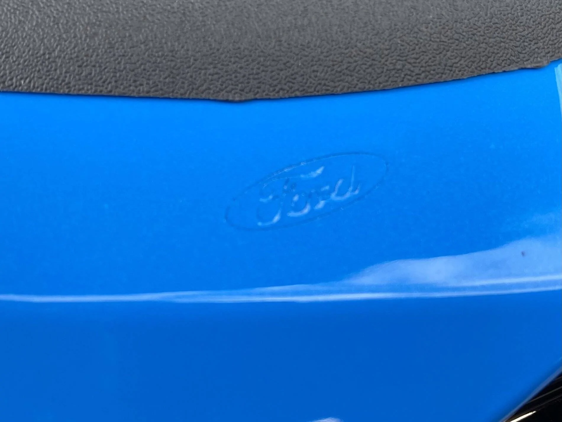 Ford Mustang Mach-E Ford Logo..... 617758F6-014E-4B4C-95E6-B9131C7D765A