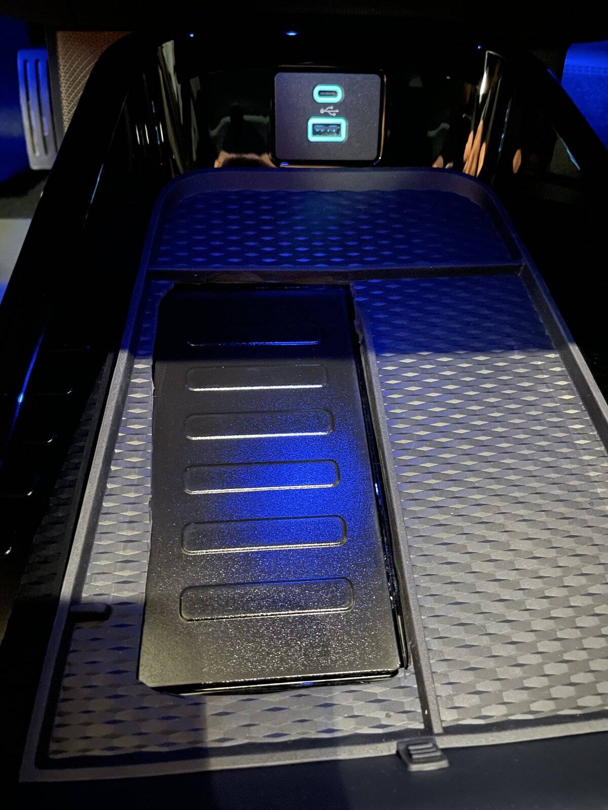 Ford Mustang Mach-E iPhone Qi Wireless Charging IMG_0473