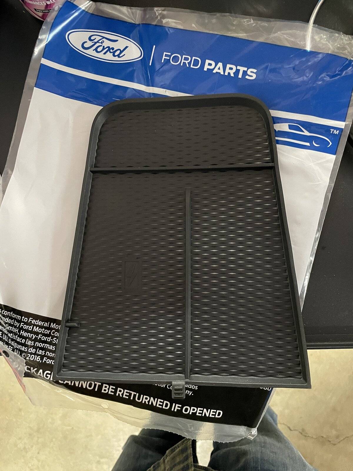 Ford Mustang Mach-E iPhone Qi Wireless Charging C3C788B5-0DC7-414D-89DD-0F5F88BA5BA2