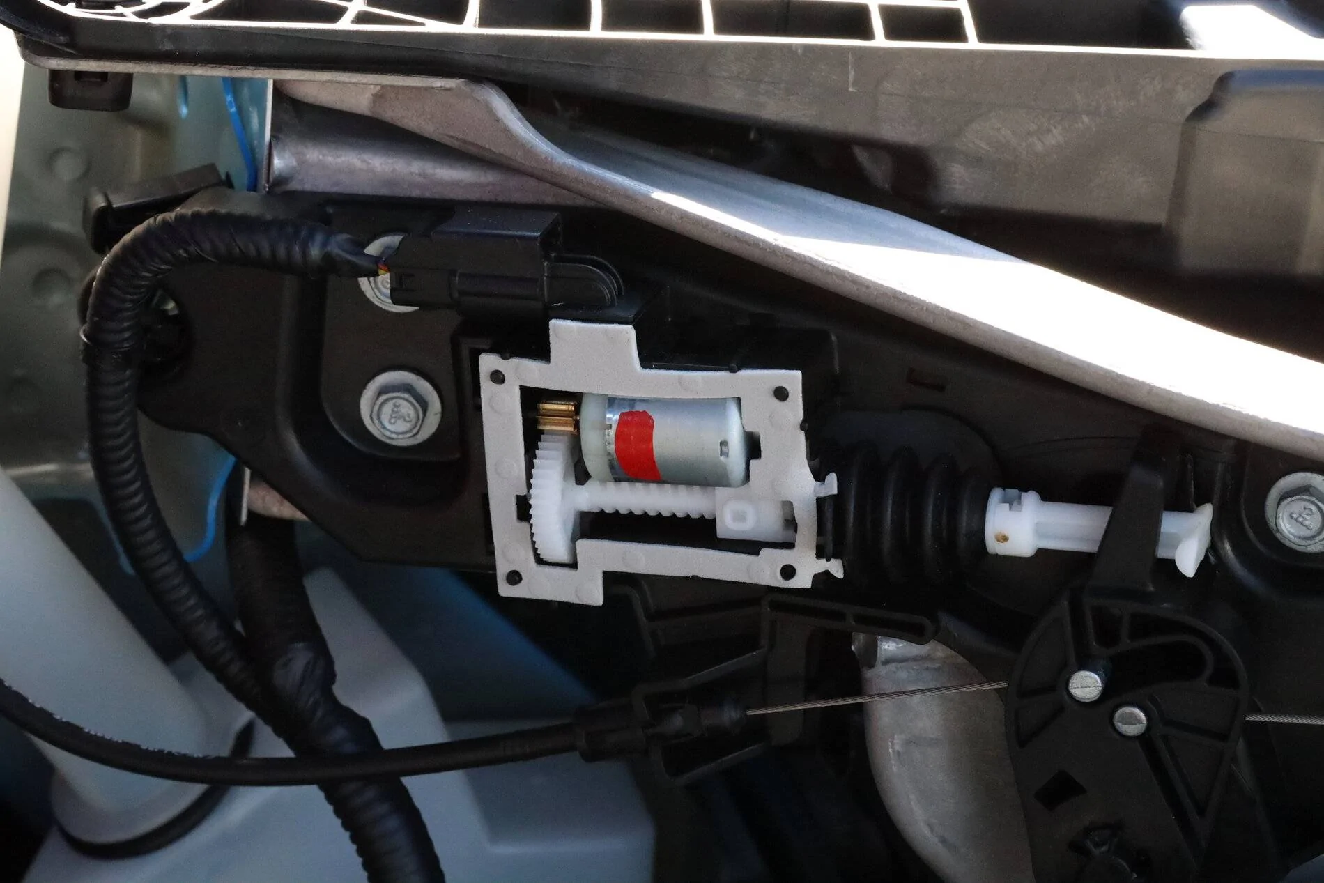 Ford Mustang Mach-E Battery for Frunk Release to store in bumper 6Z5A0955