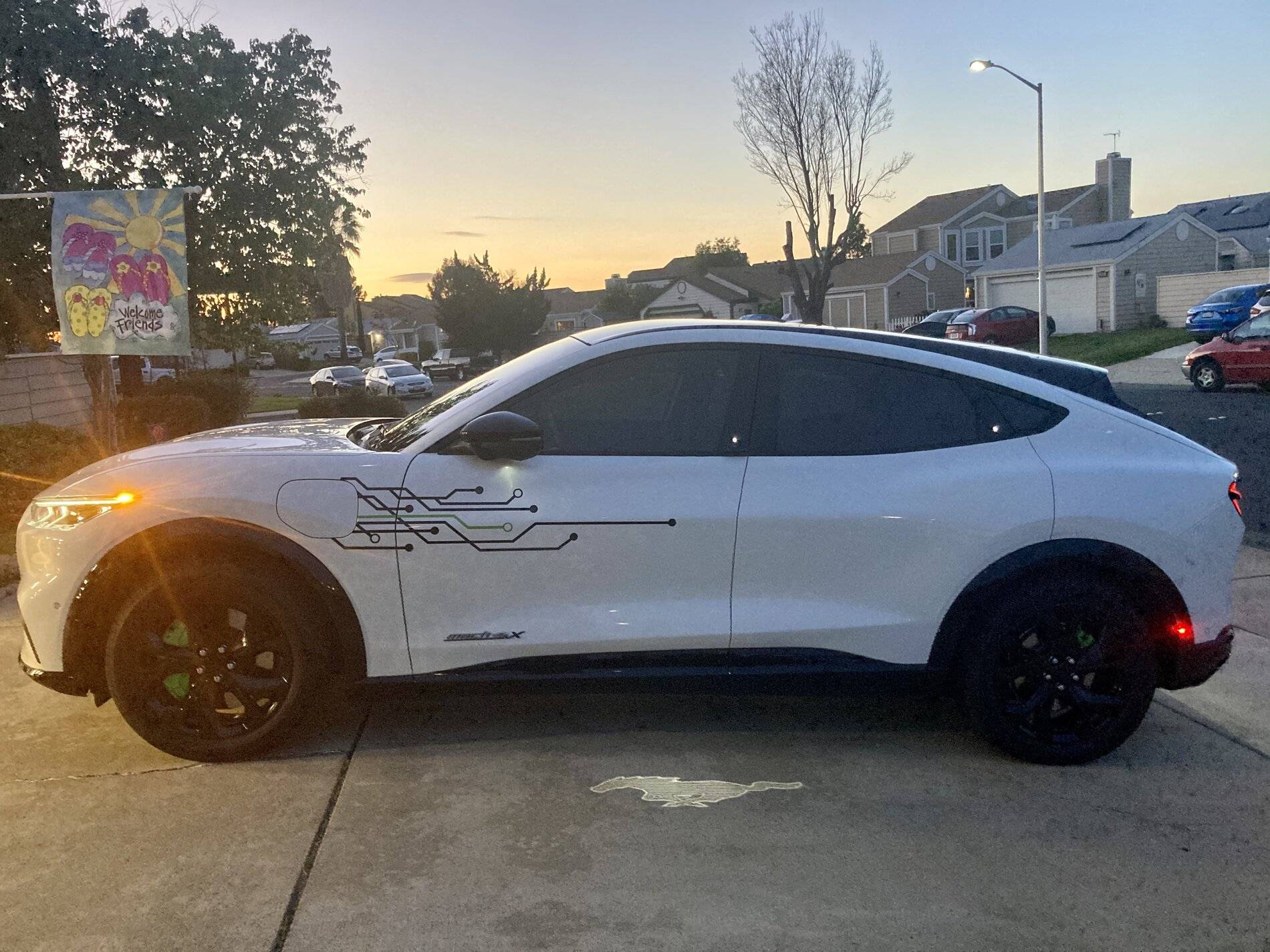 Ford Mustang Mach-E Mach-E Premium Star white w/customizations 9C0EABDC-71DD-4085-86B4-31A8BB50DA64