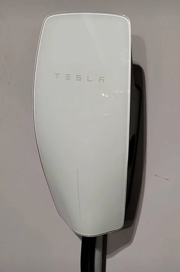 Ford Mustang Mach-E MME at Tesla (non-super) charge station Screenshot_20210323-225201_Video Player