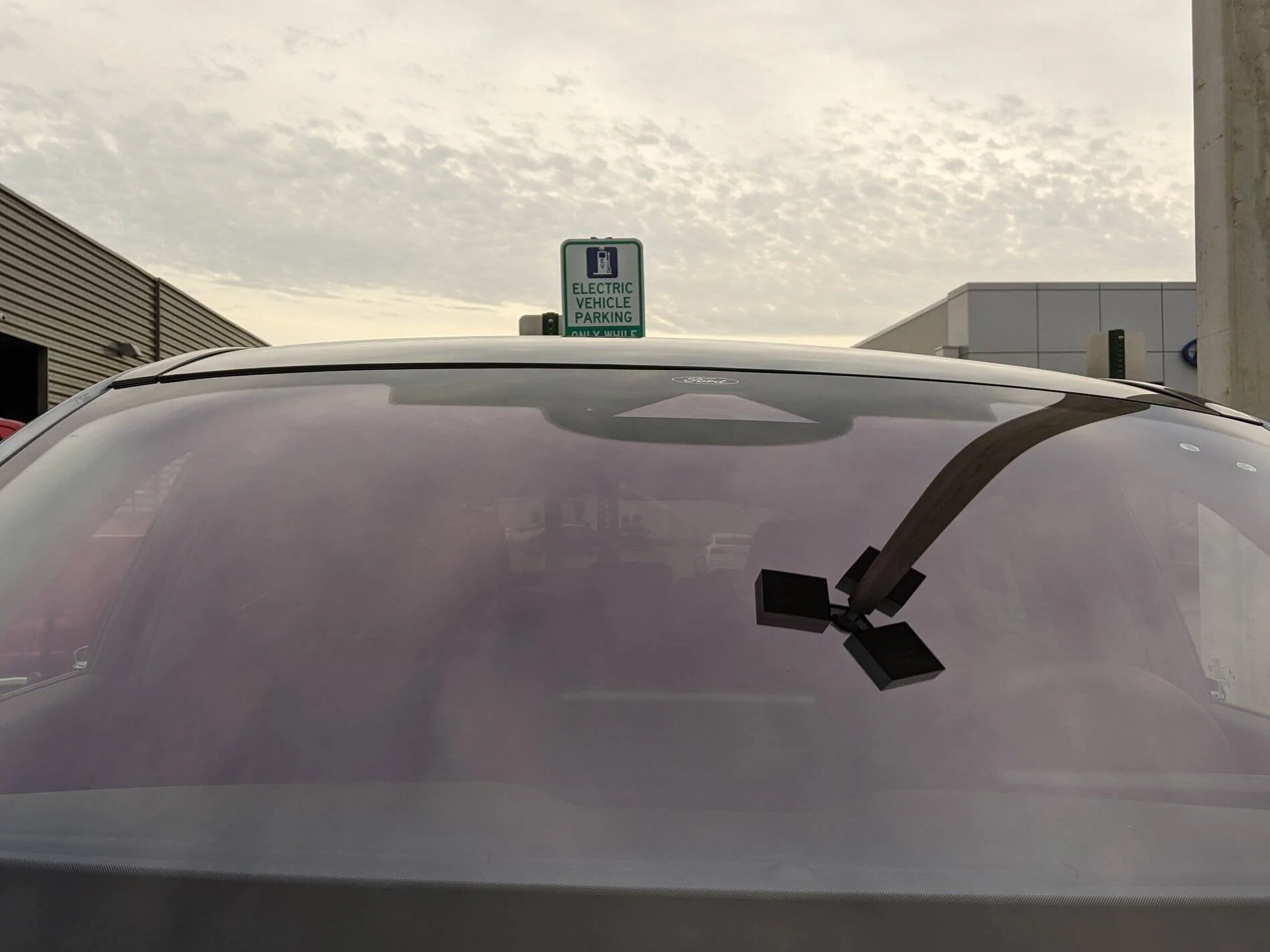 Ford Mustang Mach-E Panoramic roof - Windshield misaligned! PXL_20210324_230108570