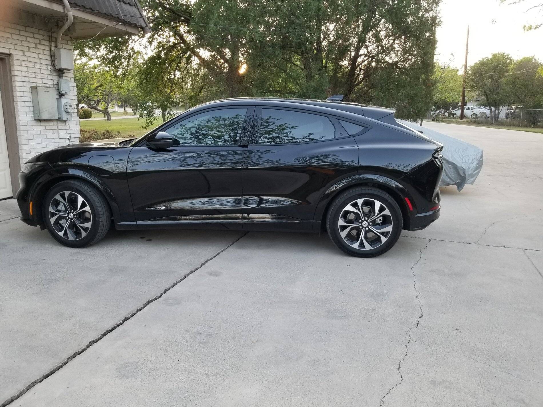 Ford Mustang Mach-E SHADOW BLACK Mach-E Photos Photo 4