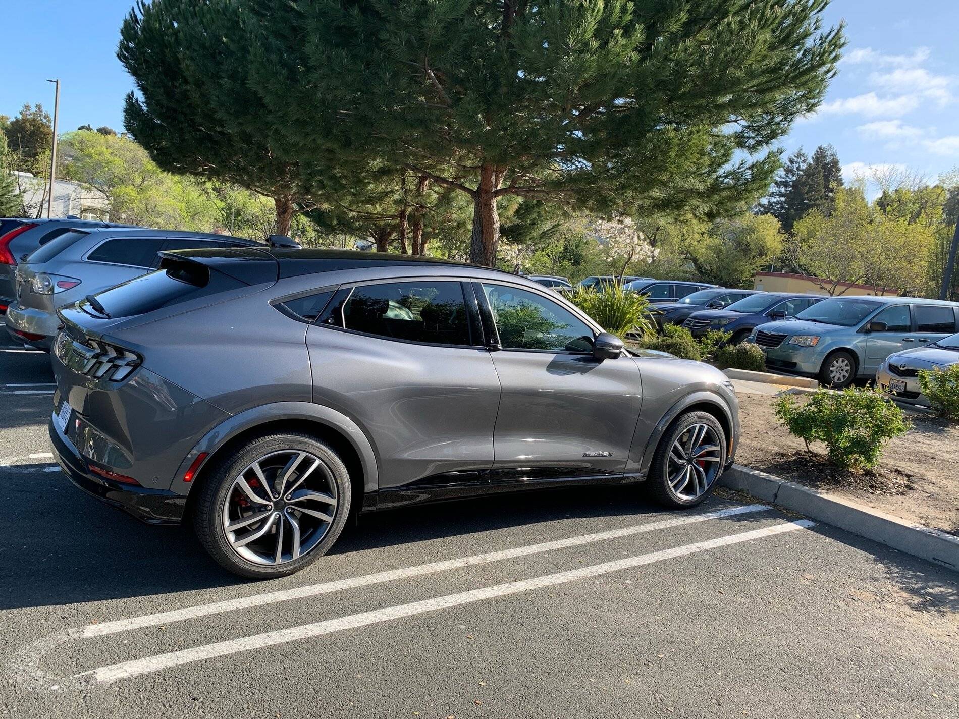 Ford Mustang Mach-E Got new shoes - OEM wheels from a Jaguar F-Pace image0(5)