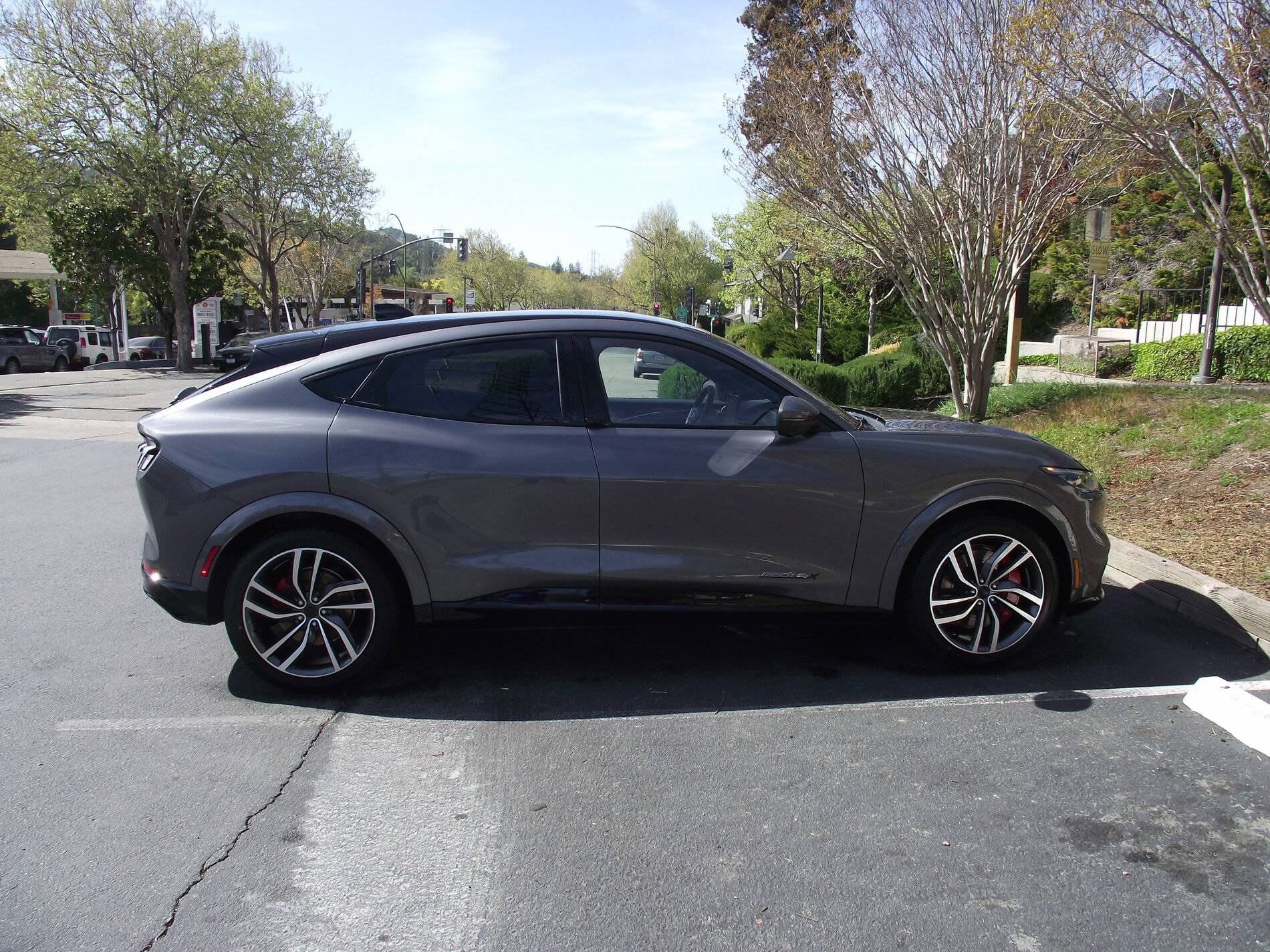 Ford Mustang Mach-E Got new shoes - OEM wheels from a Jaguar F-Pace DSCF9208.JPG