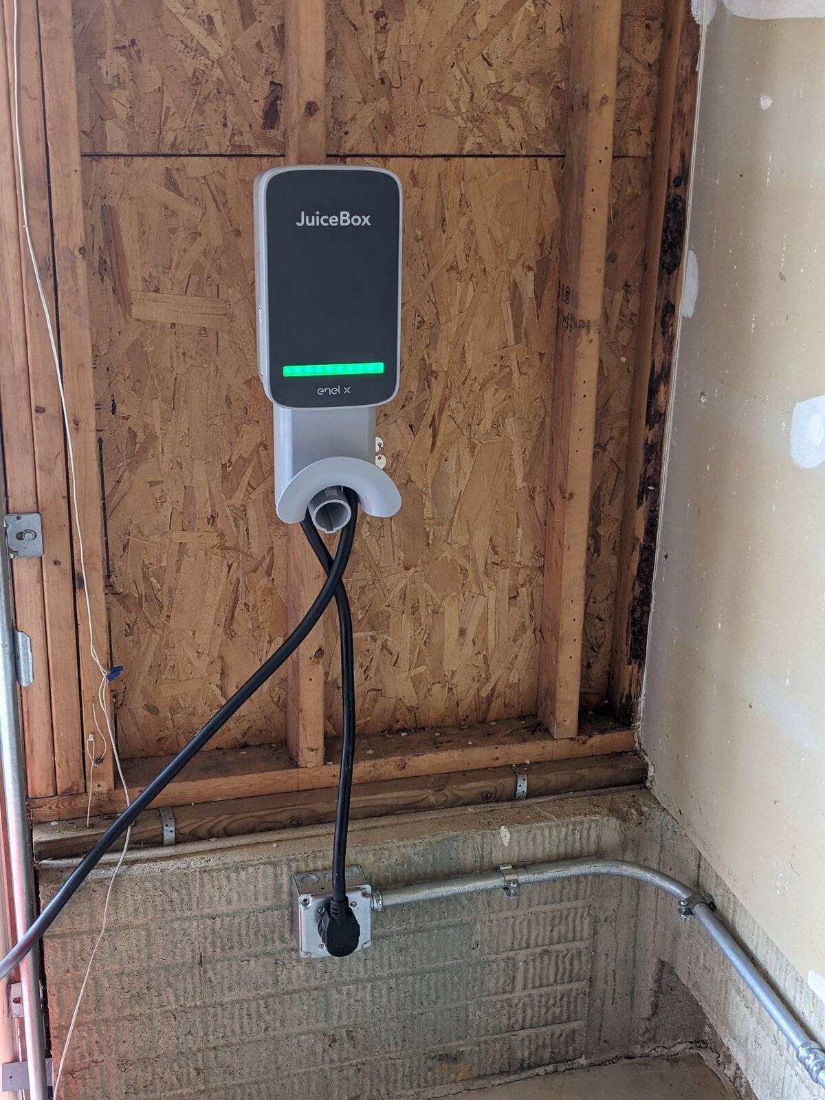 Ford Mustang Mach-E Home Charging - ChargePoint (6-50 vs 14-50) or the JuiceBox ( 40 vs 48 and plug in vs. Hardwire) ? PXL_20210415_215506906