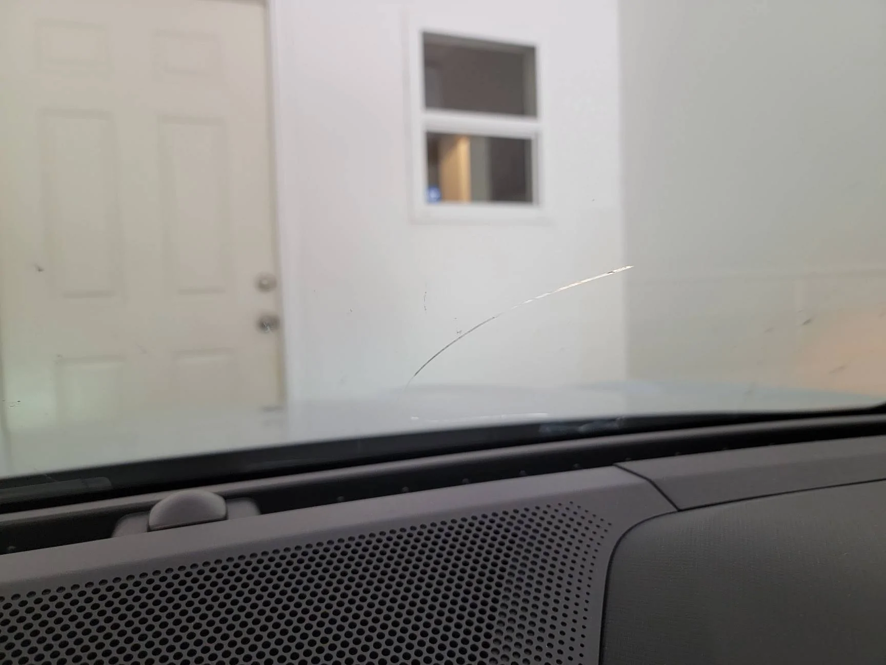 Ford Mustang Mach-E Windshield cracked from bottom edge 20210430_131453