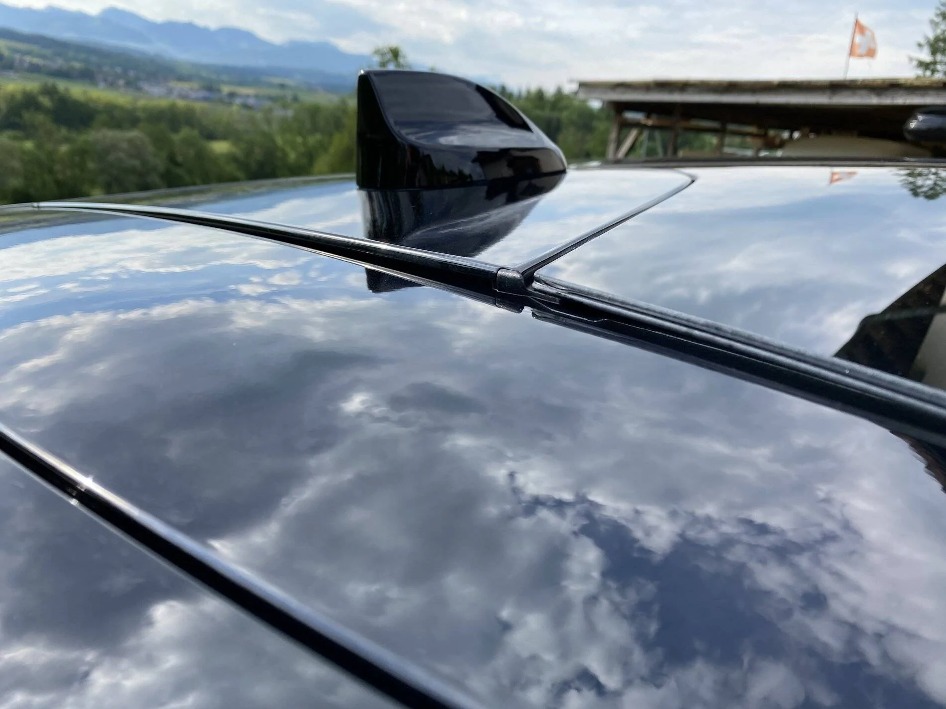 Ford Mustang Mach-E French Orders - exchanges on the evolution of this one décalage toit-hayon_1