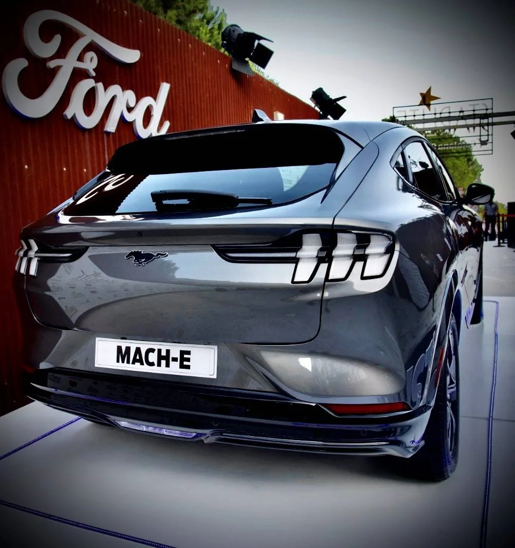 Ford Mustang Mach-E CARBONIZED GRAY Mach-E Club 0