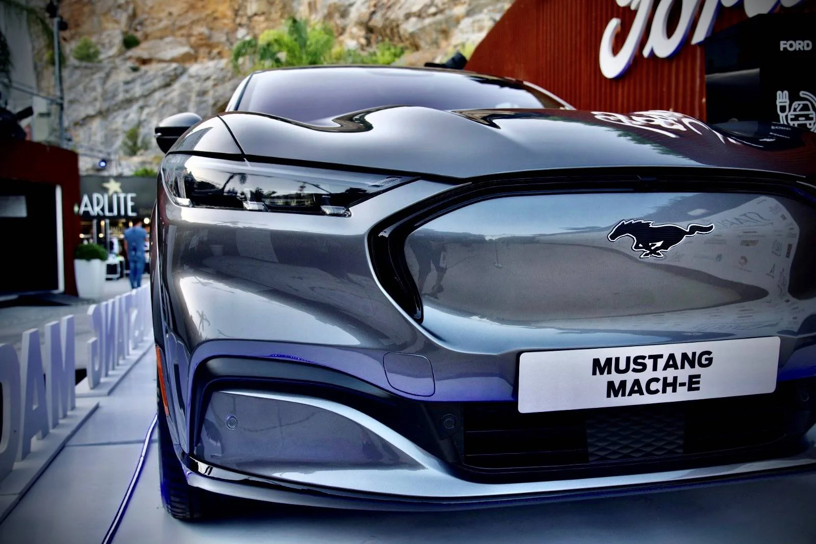 Ford Mustang Mach-E CARBONIZED GRAY Mach-E Club 2