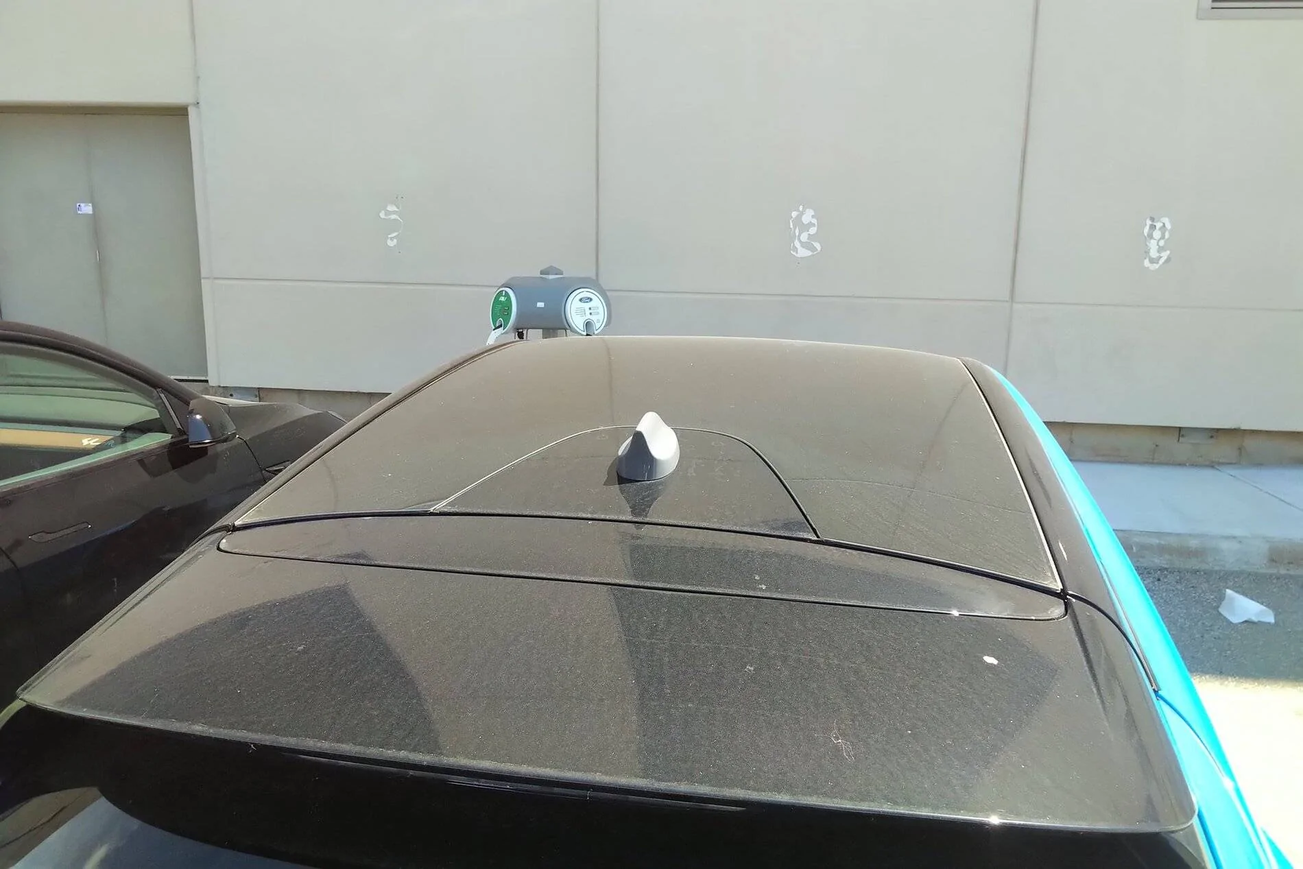 Ford Mustang Mach-E Mach E spotted charging beside a Model Y EeXI-BaXoAAdO0