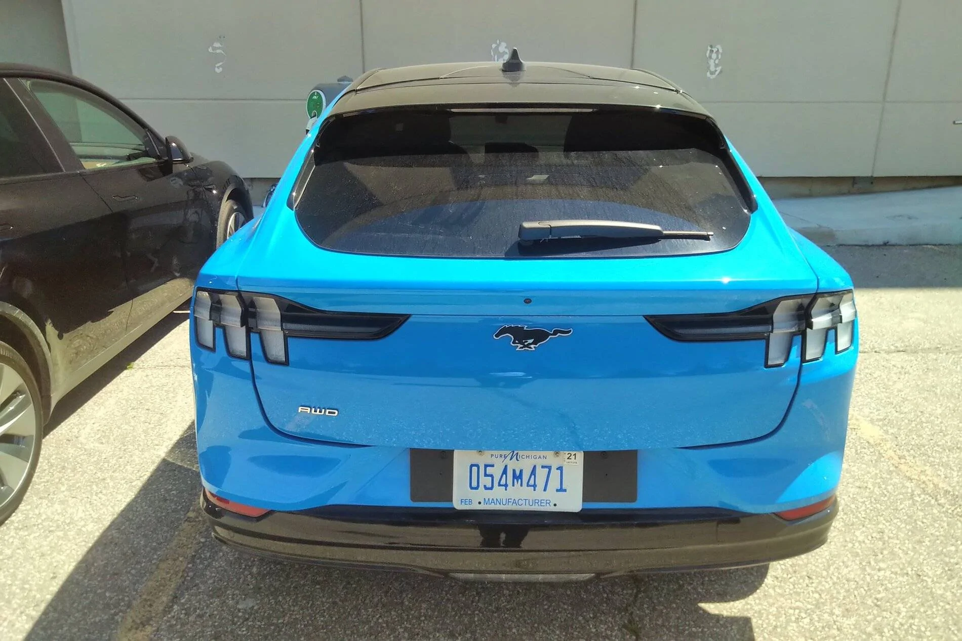 Ford Mustang Mach-E GRABBER BLUE Mach-E Photos EeXJAXAWAAAVVyg