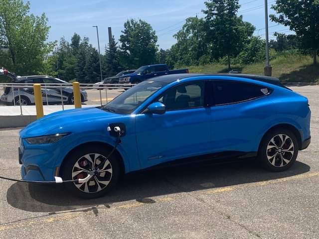 Ford Mustang Mach-E GRABBER BLUE Mach-E Photos EcMEROiWAAUqlB6
