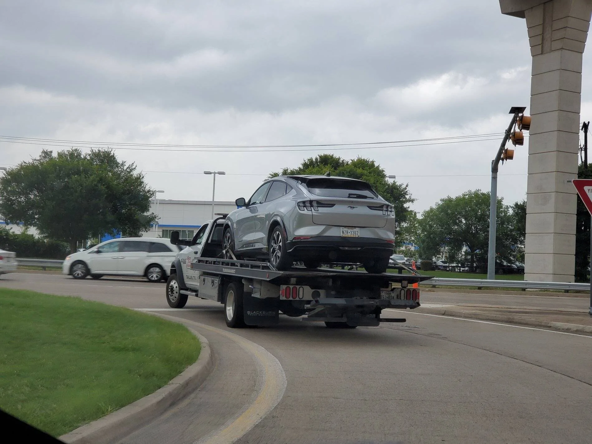 Ford Mustang Mach-E (High voltage battery issue): Jinxed myself... MME Premium ER with "Service vehicle soon" and the dreaded turtle, wrench and error icon 20210621_133315