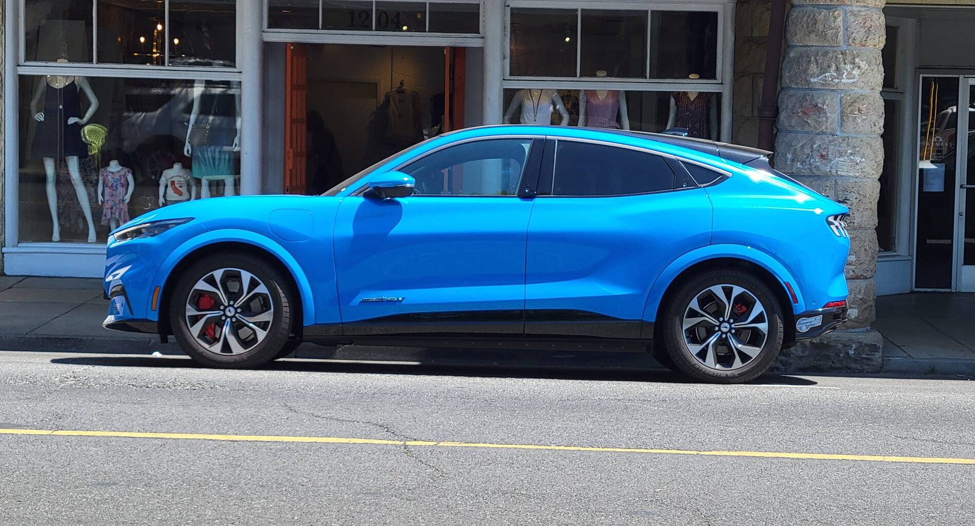 Ford Mustang Mach-E GRABBER BLUE Mach-E Photos 20210630_114747_cro