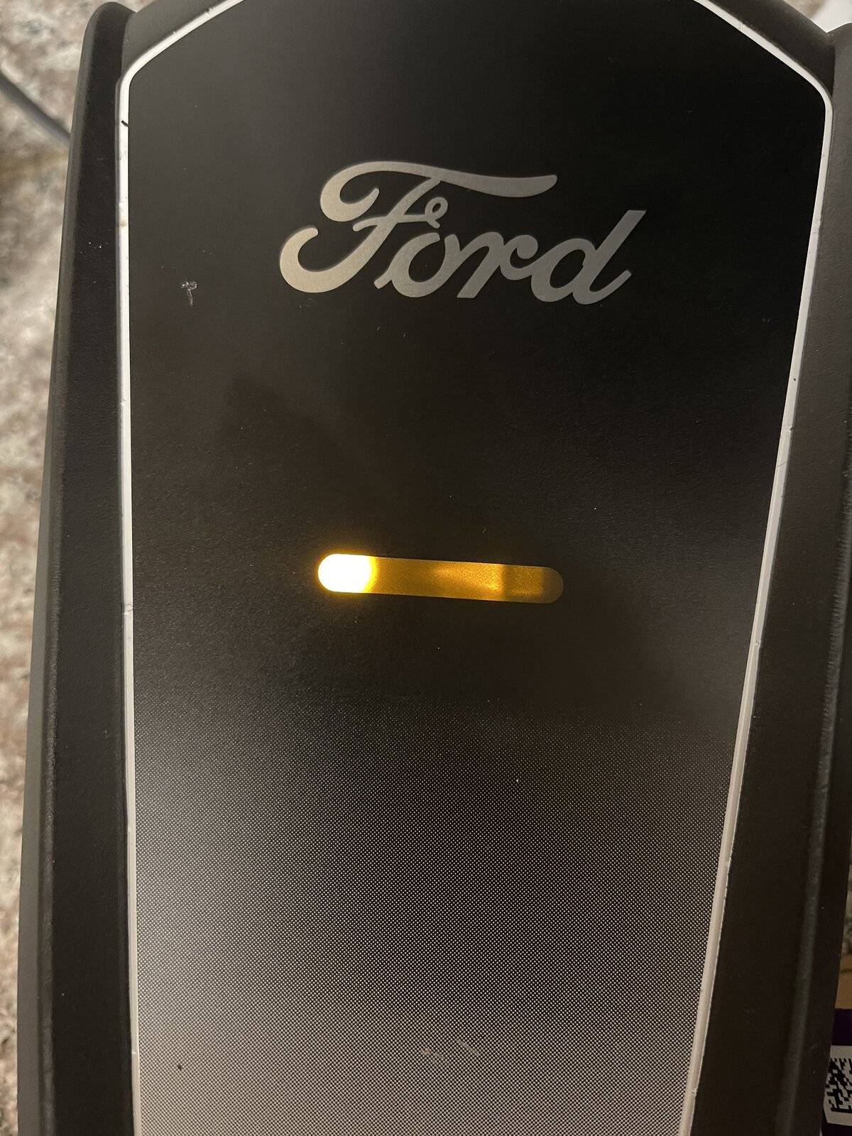 Ford Mustang Mach-E Charger showing 1 amber light 5FA613CB-46F2-4425-A19D-B922B01E62BF