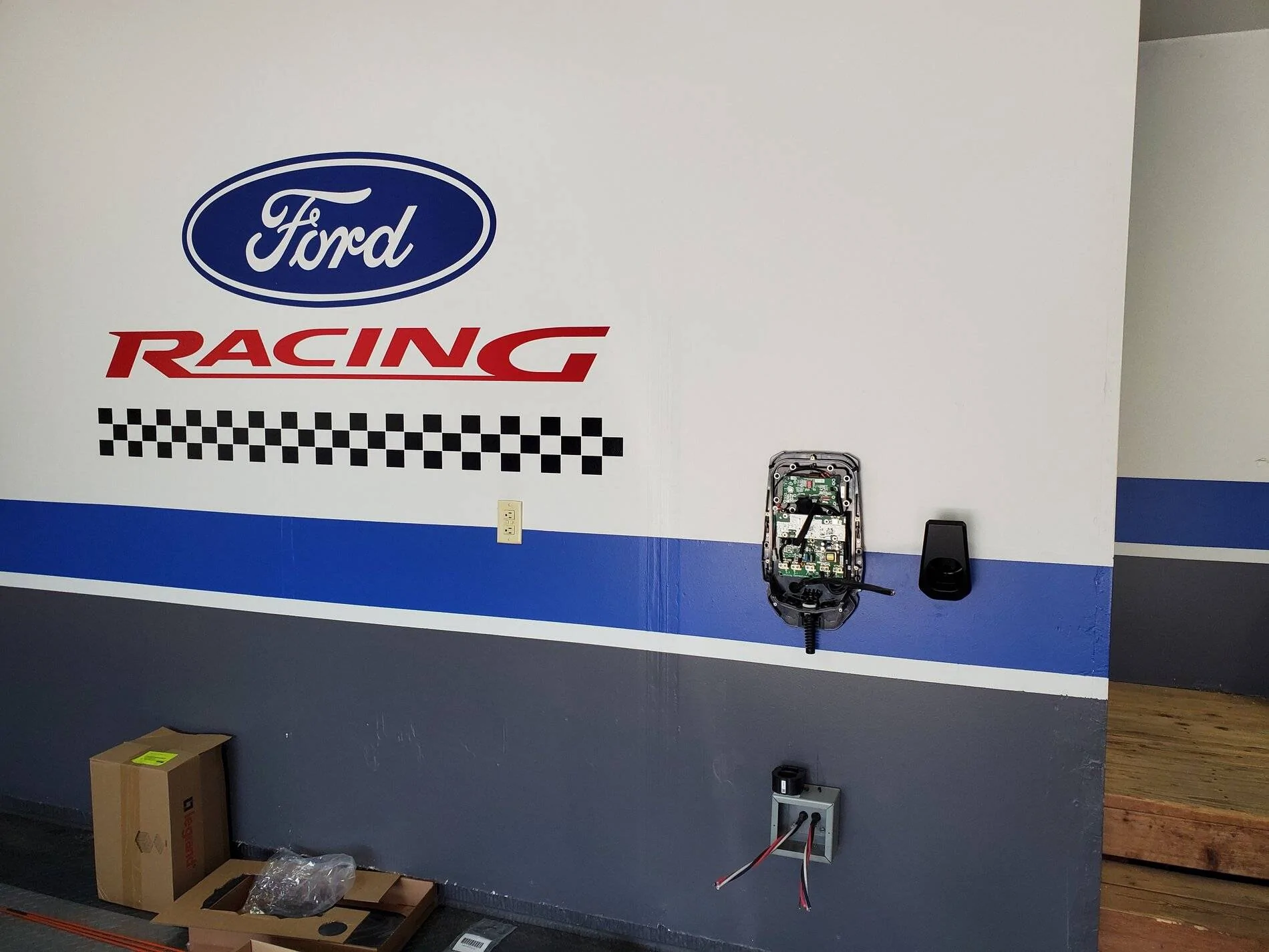 Ford Mustang Mach-E Ford Connected Charge Station or Chargepoint Availability Charge Station1