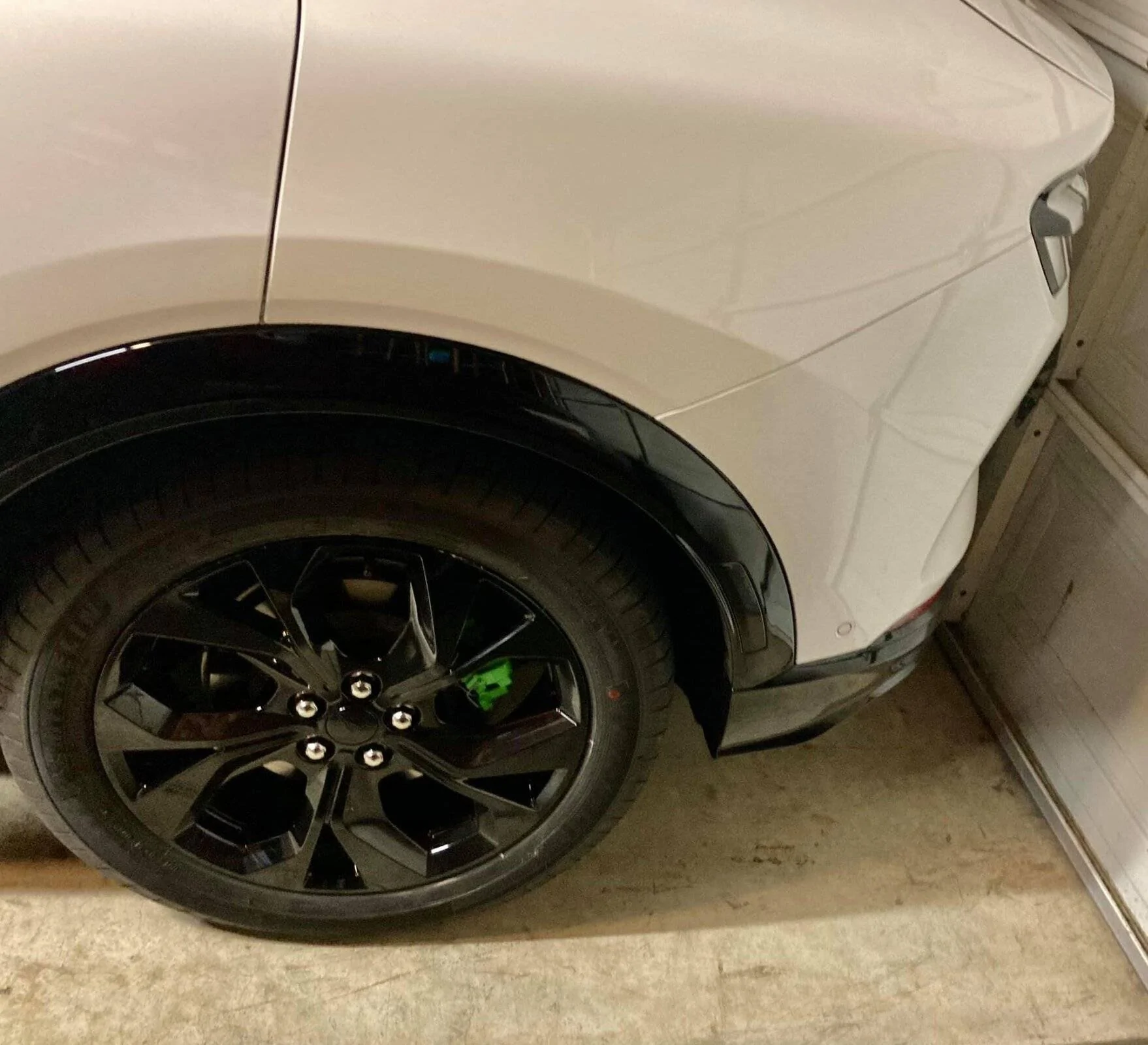 Ford Mustang Mach-E Mach-E Premium Star white w/customizations 164366217_10221549234853606_2641186832745731162_o