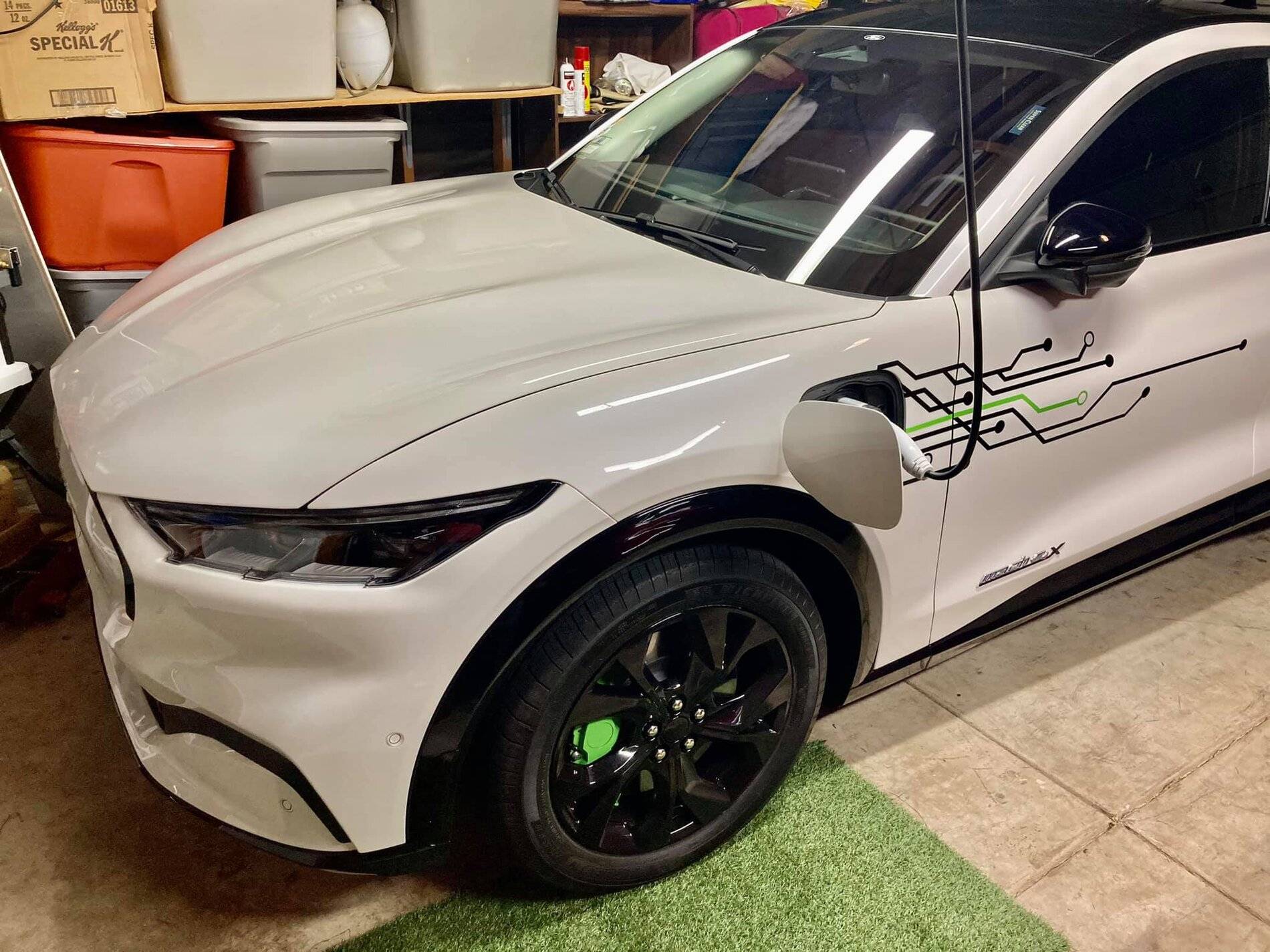 Ford Mustang Mach-E Mach-E Premium Star white w/customizations 163646200_10221549235133613_5379753129668531953_o