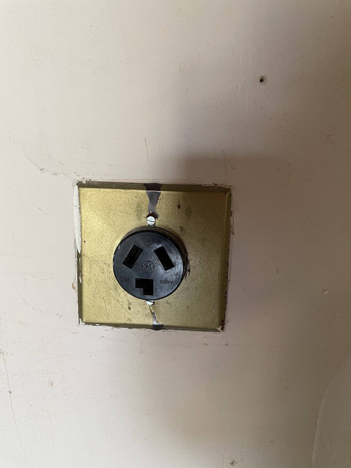 Ford Mustang Mach-E New home has plug: will this work? 53792DDB-57B8-40B4-8F39-AF7D04046E31