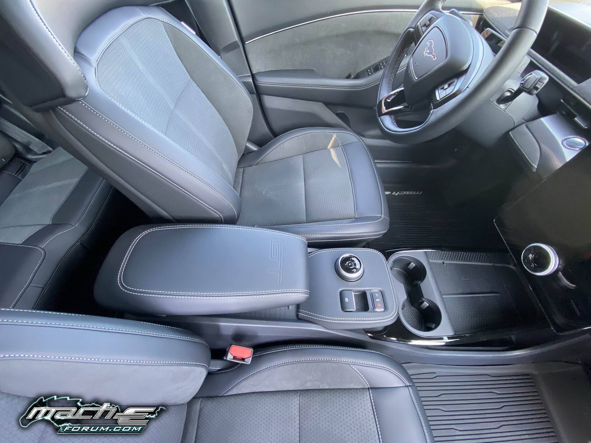 2022-mach-e-gt-interior-seats-1-jpg.jpg