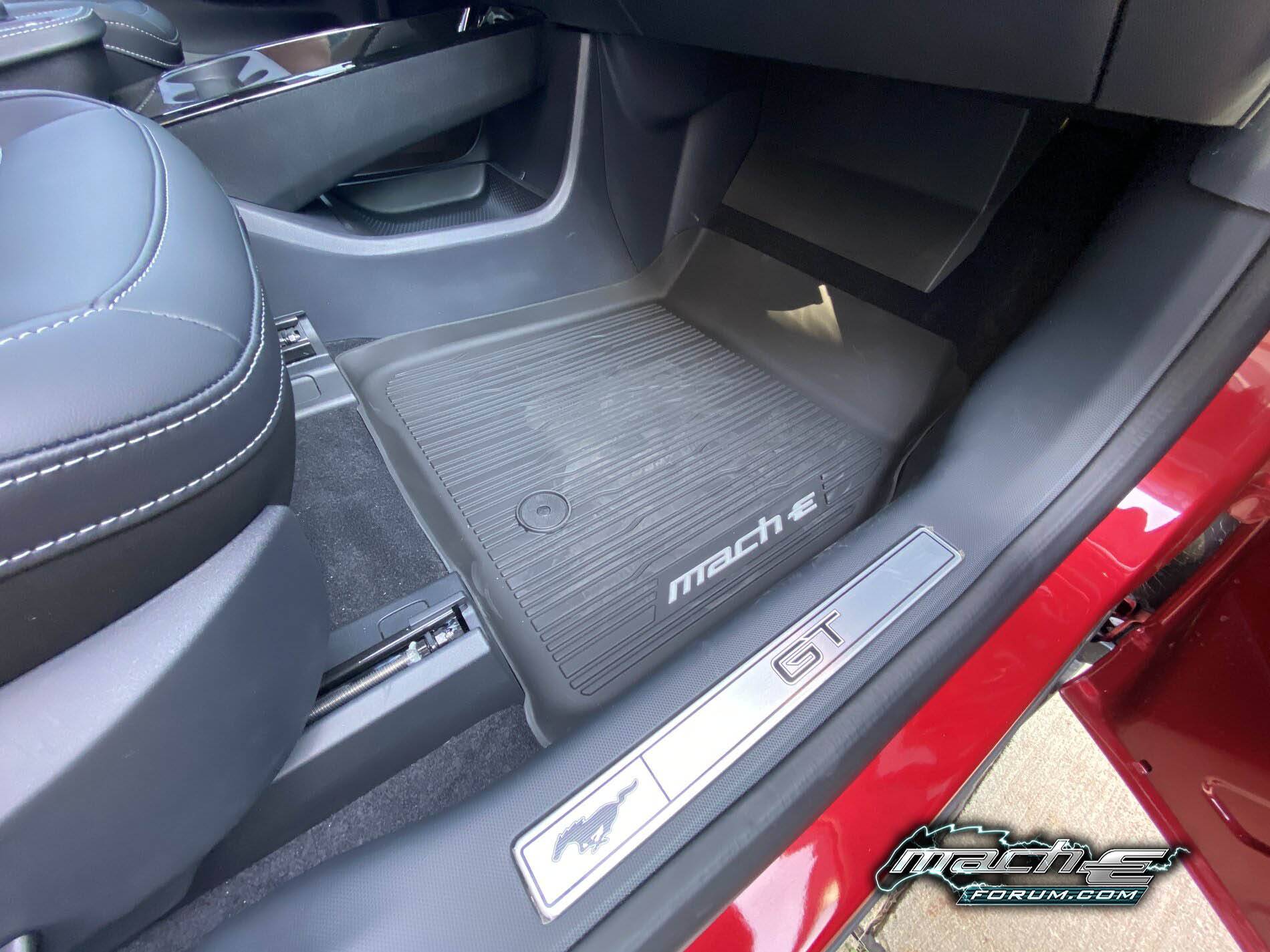 2022-mach-e-gt-interior-seats-3-jpg.jpg