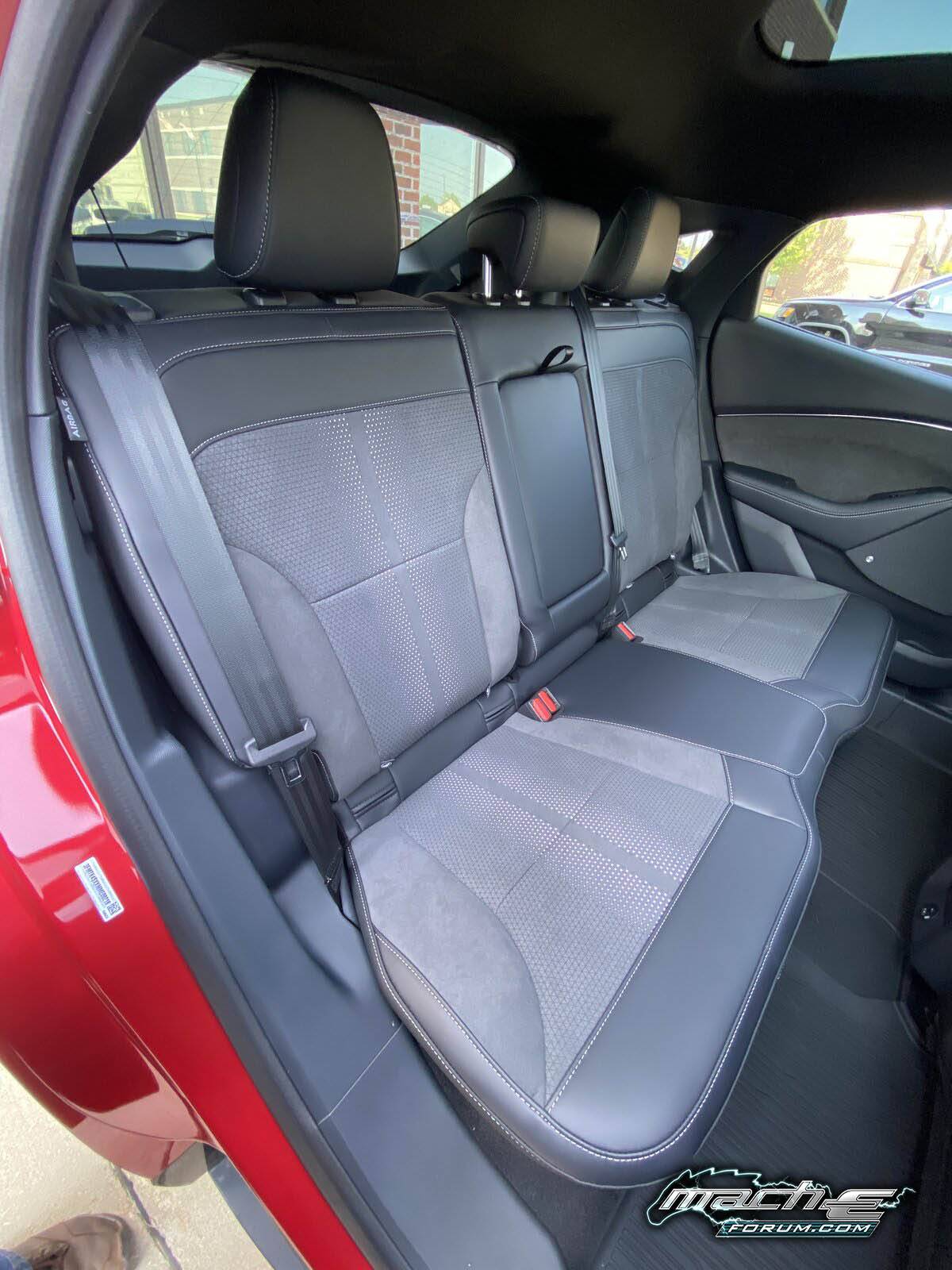 2022-mach-e-gt-interior-seats-6-jpg.jpg