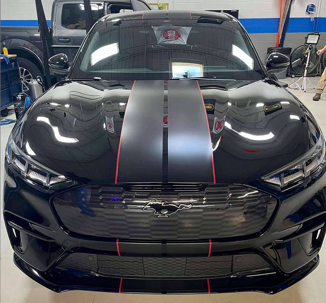 Ford Mustang Mach-E BATTERY POWERED Flat black stripe 2