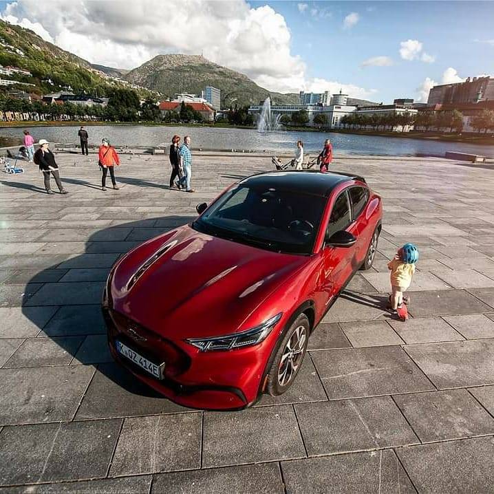Ford Mustang Mach-E RAPID RED METALLIC Mach-E Photos MachE_Red_norge2