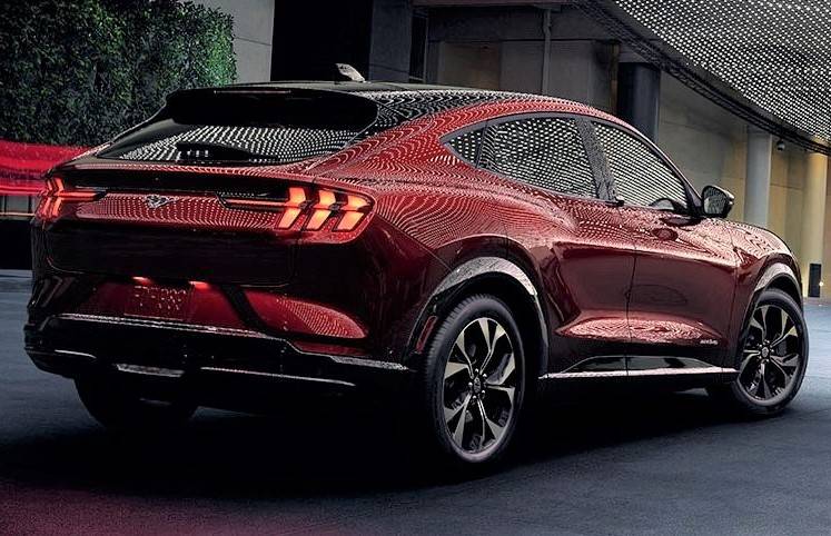 Ford Mustang Mach-E Mach-E wins 2021 Wards 10 Best UX MAIN%20EMBED%203%2021_FRD_MCH_48120%20-%20Copy