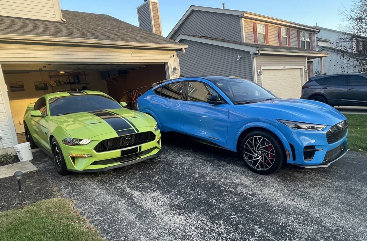 Ford Mustang Mach-E Went for the Grabber Blue Mach-E GT! AD3363CD-D1AB-4AAB-AD25-AEEA94B26669