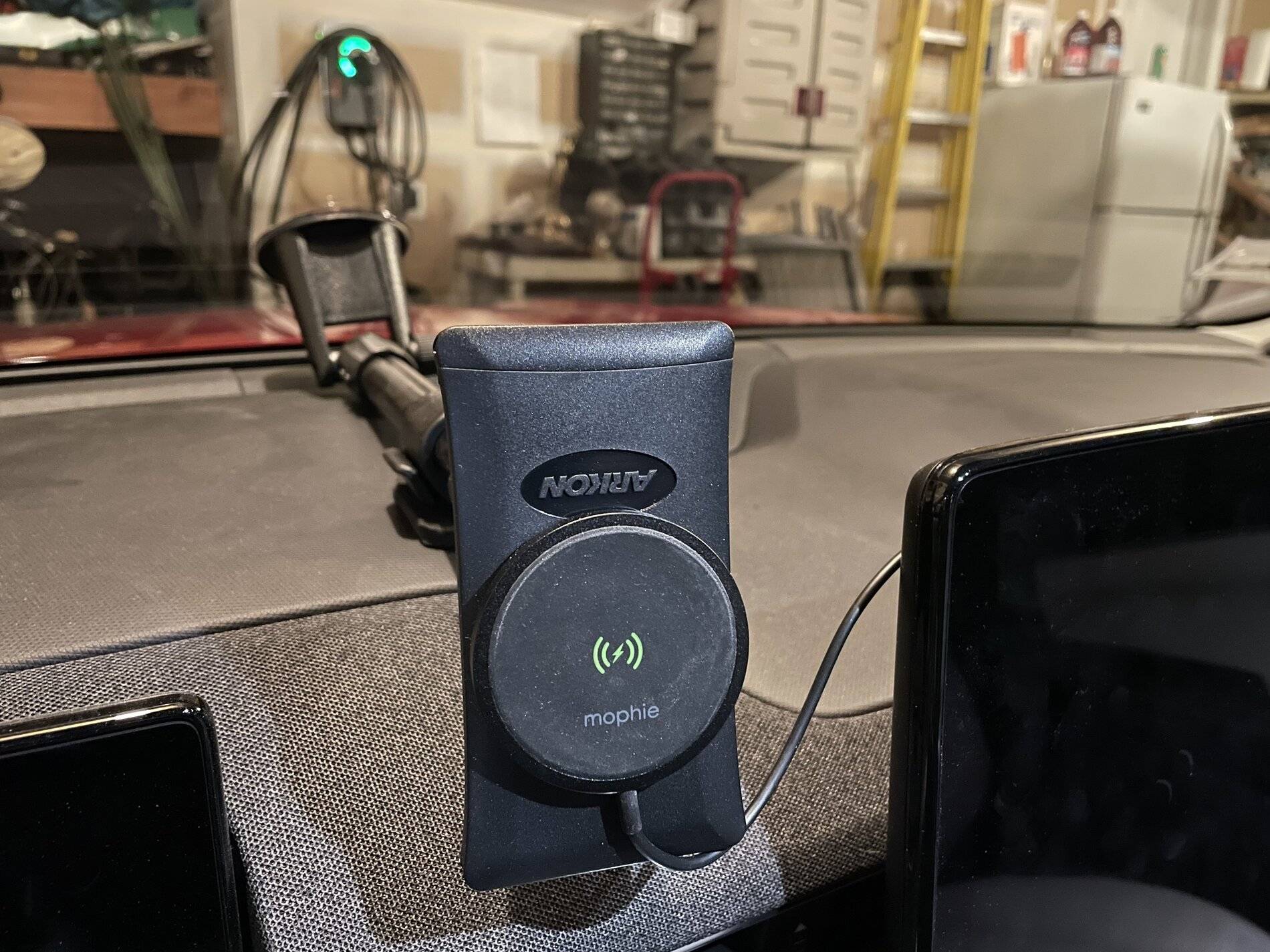 Ford Mustang Mach-E iPhone Qi Wireless Charging IMG_5557