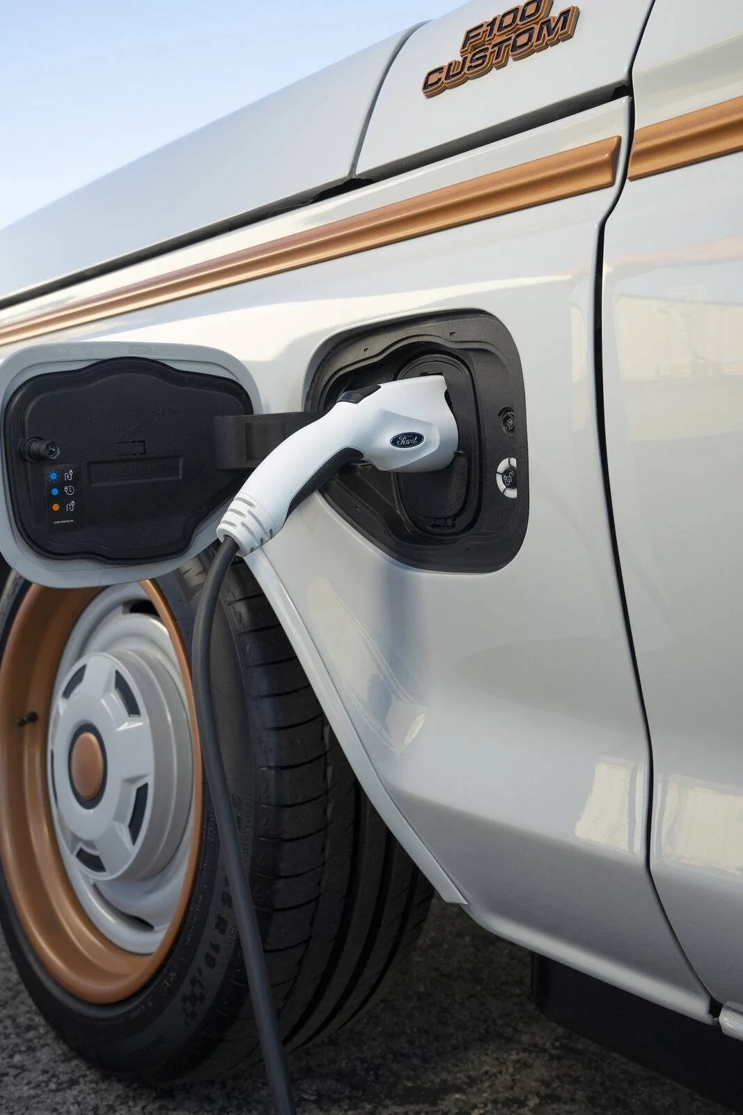 Ford Mustang Mach-E Ford Unveils F-100 Eluminator Concept w/ E-Crate Motor From Mach-E (Now Available For Custom Builds) All-electric Ford F-100 Eluminator concept truck_06
