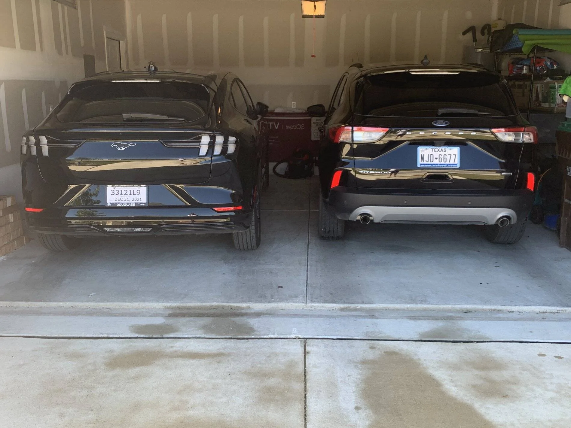 Ford Mustang Mach-E SHADOW BLACK Mach-E Photos 33258C07-7D14-4A70-9104-30028954047F