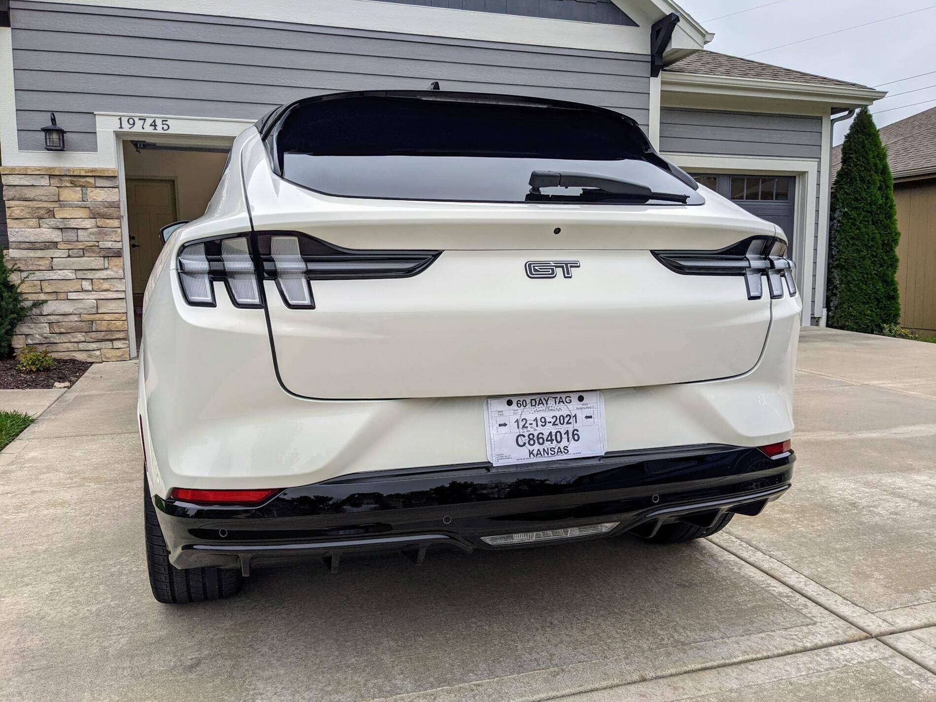 Ford Mustang Mach-E Tailgate Spoiler alert 1636771807524