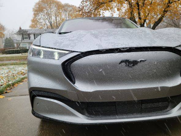 Ford Mustang Mach-E ICONIC SILVER Mach-E Club first snow sm