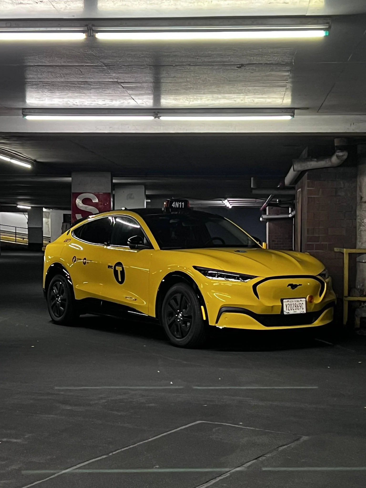 Ford Mustang Mach-E Mach-E as NYC Yellow Taxi? FGdIx_nXsAIdwuz
