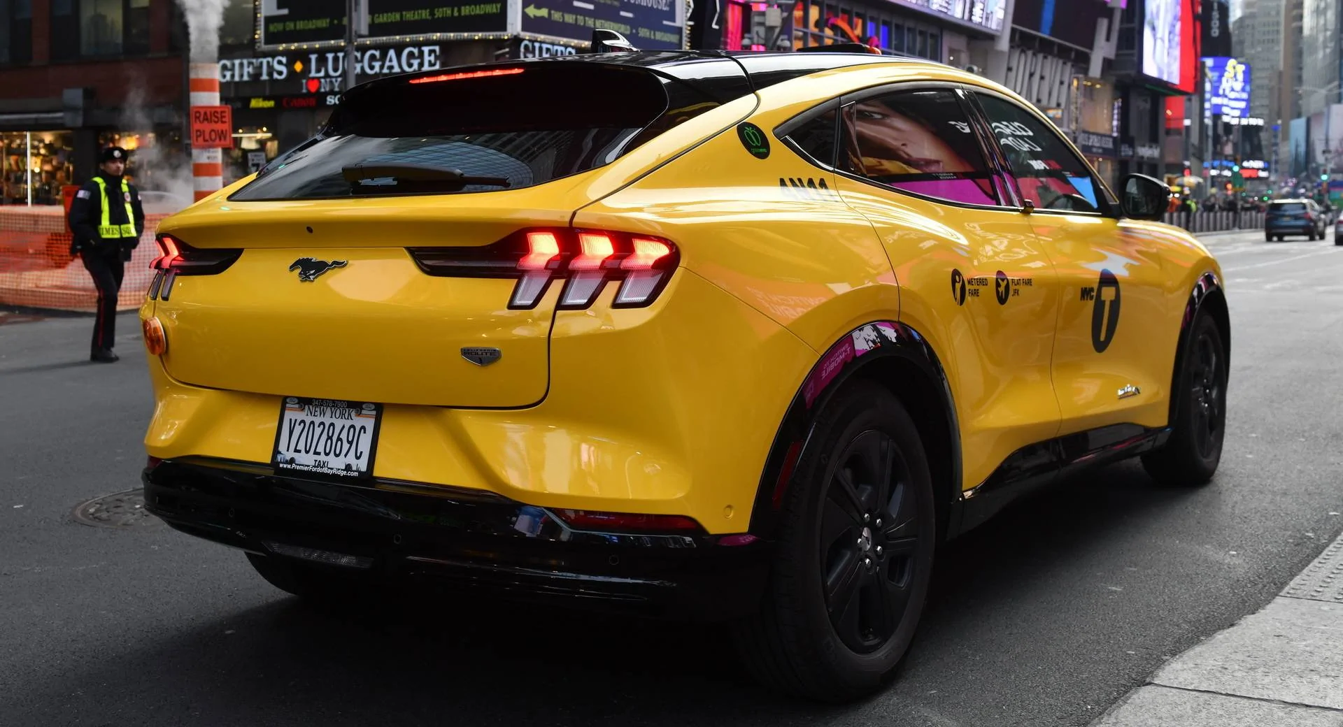 Ford Mustang Mach-E Gravity launches Mach-E yellow taxi cab in NYC 2021-ford-mustang-mach-e-nyc-yellow-cab_3-jpg