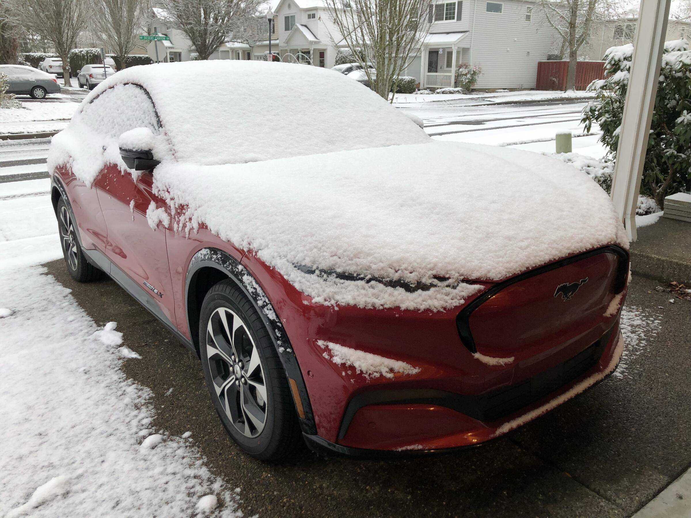 Ford Mustang Mach-E Mach-E GT in Cincinnati snow storm - driving experience & feedback tempImageDIMY3I