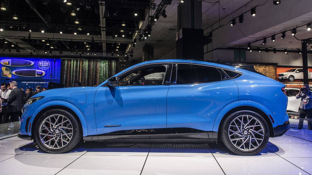 Ford Mustang Mach-E Autblog Mach-e Overview 2021-ford-mustang-mach-e-la-05