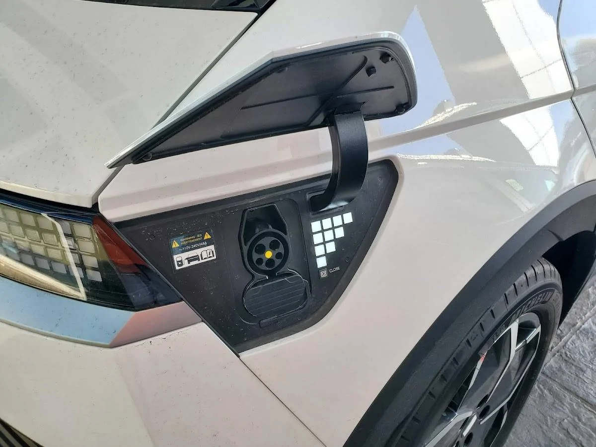 Ford Mustang Mach-E Tested Ioniq 5 20220119_150426