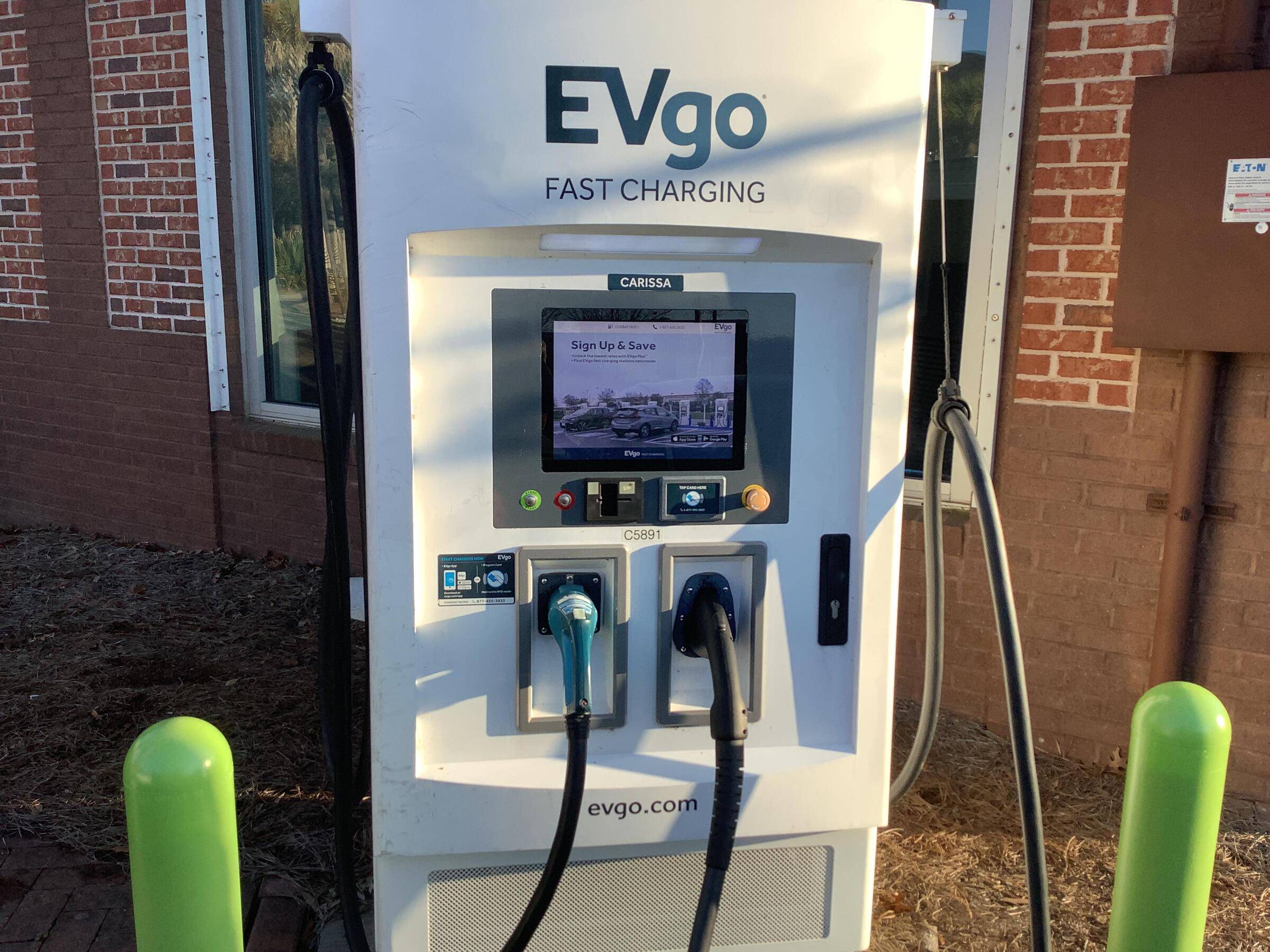 Ford Mustang Mach-E Charging @ EVGo rm0aat3tq7981