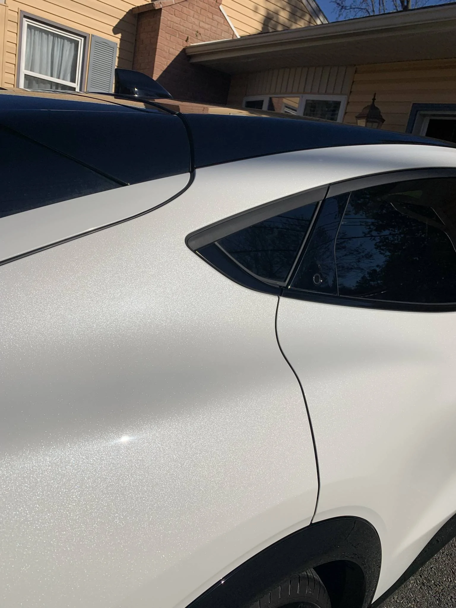 Ford Mustang Mach-E star white vs sky white E781749A-EB1A-4A33-92D6-D4E8905B06DE